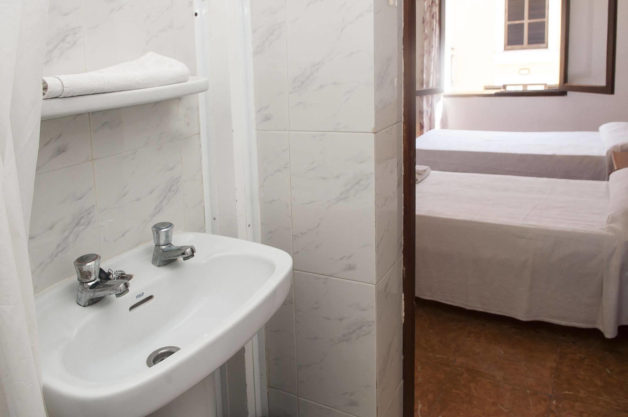 Surfing Concept Hostel Кала Ратьяда Экстерьер фото